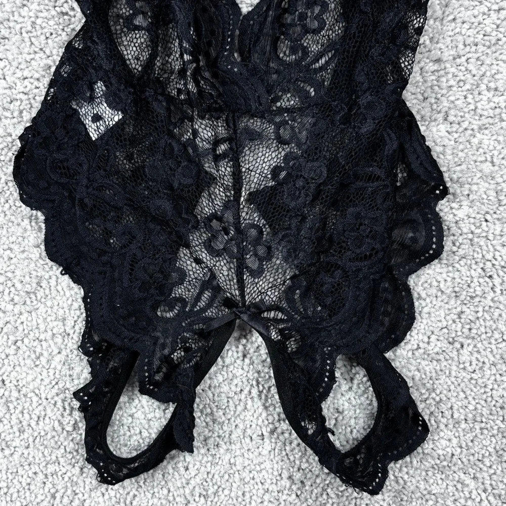 Black Floral Lace Teddy Bodysuit Rhinestone Heart Bow Detail Medium Womens - Picture 3 of 9
